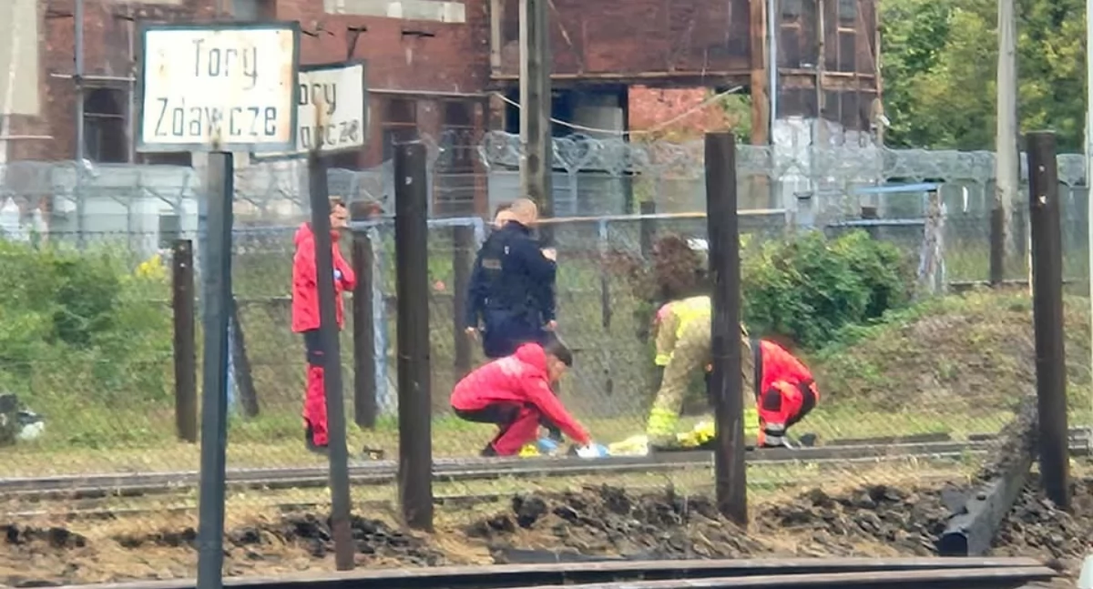   Z ostatniej chwili, Tragiczny wypadek Porcie Miejskim Wrocławiu żyje pracownik kolei - zdjęcie, fotografia