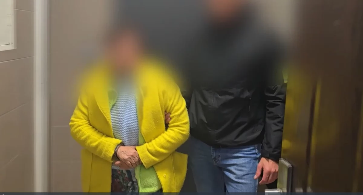 Policjanci z Wrocławia zatrzymali inspektora nadzoru i kobietę pośredniczącą w przekazaniu 45 tysięcy złotych łapówki