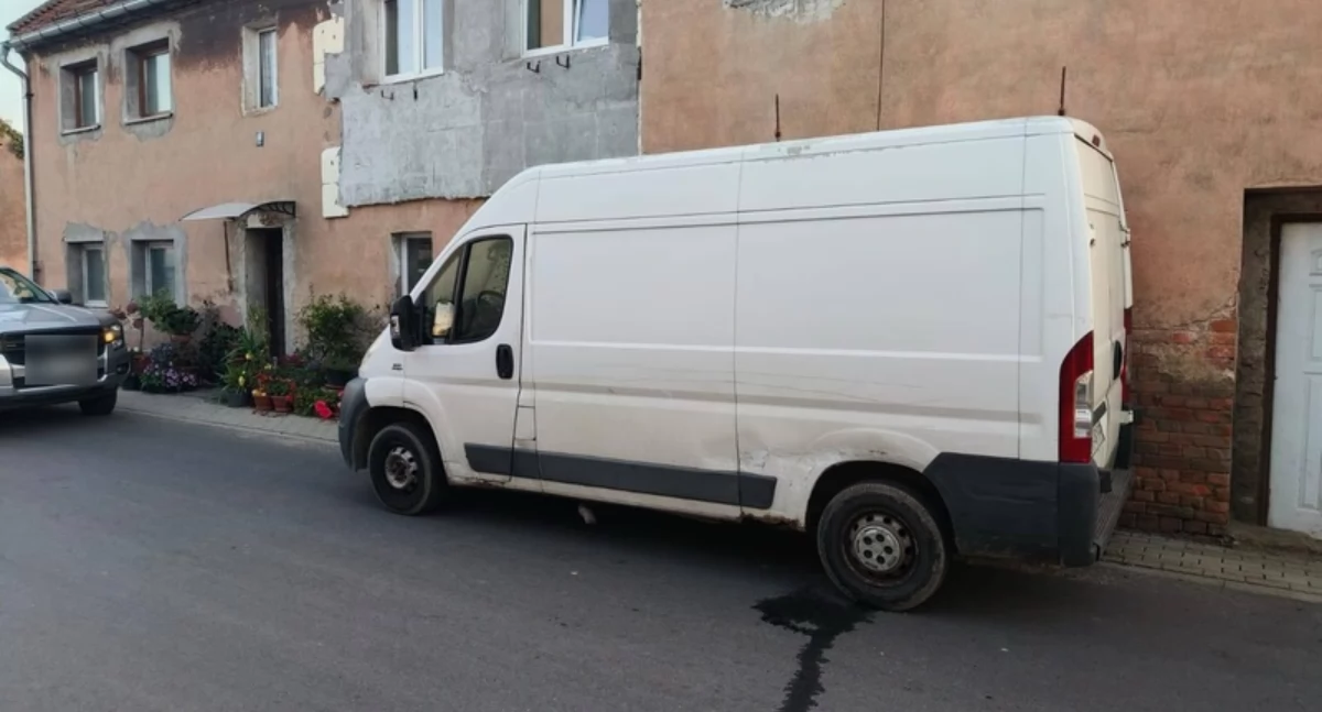 Interwencje, Policjanci Kątów Wrocławskich odzyskali skradzionego Fiata Ducato zatrzymali latka - zdjęcie, fotografia