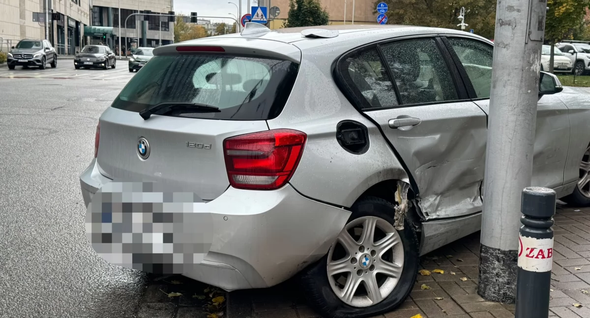 Wypadki drogowe, Kolizja Wrocławiu uderzyło taksówkę - zdjęcie, fotografia