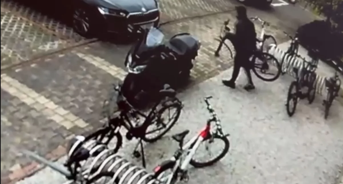 Interwencje, Rowerowe kradzieżowe hobby Zakochani sobie cudzych jednośladach rękach policji - zdjęcie, fotografia