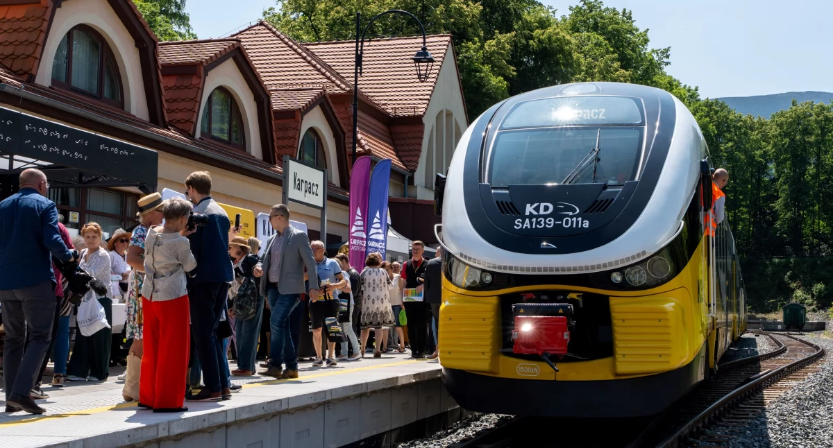 24wroclaw, Ponad tysięcy osób dojechało Karpacza Wielki sukces renesans kolei Dolnym Śląsku najlepsze! - zdjęcie, fotografia