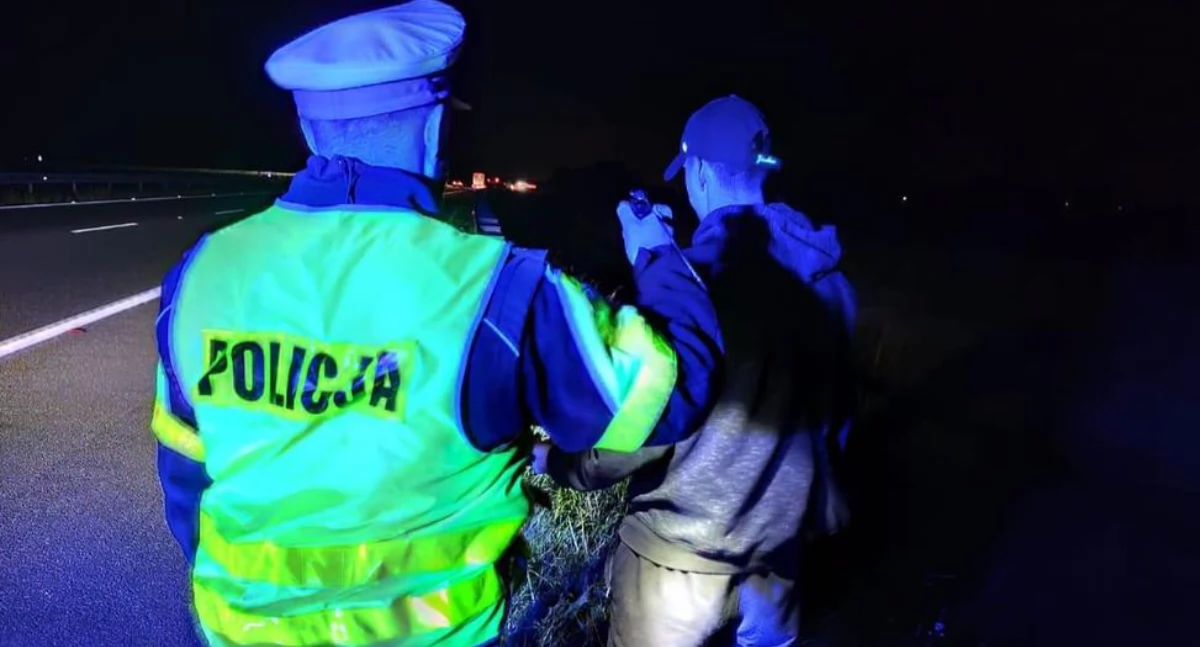 Interwencje, Zaufał wjechał rowerem autostradę latek Dzierżoniowa został ukarany mandatem - zdjęcie, fotografia