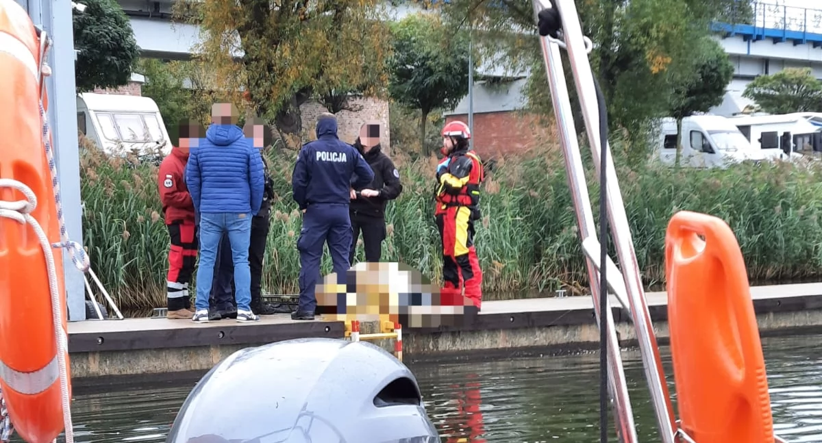    Z ostatniej chwili, Zwłoki Porcie Marina Wrocław Tragiczne odkrycie Odrze - zdjęcie, fotografia