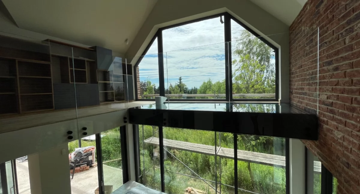 Szkło w każdej formie – kompleksowe usługi szklarskie we Wrocławiu