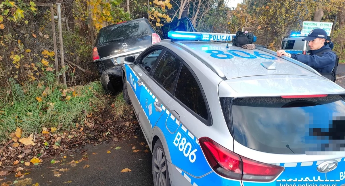 Wpadł po policyjnym pościgu. 35-latek wsiadł za kółko mimo zakazu, był pijany i naćpany