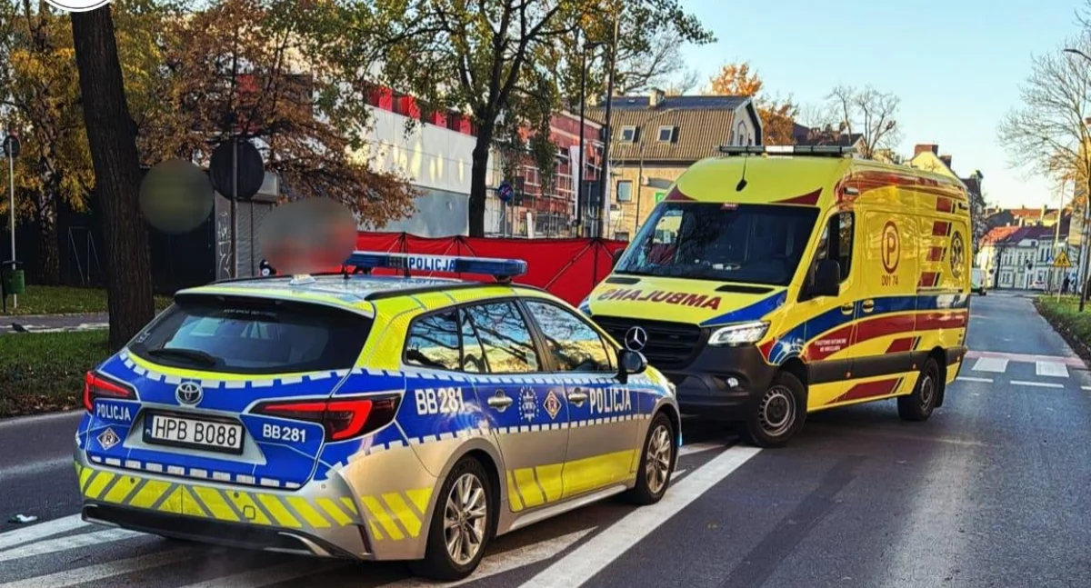 Dramat na przejeździe rowerowym w Oławie. 55-letnia rowerzystka zginęła pod kołami Scanii