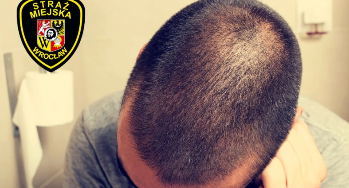 Agresywny mężczyzna zamknął się w toalecie Muzeum Miejskiego. Interweniowała straż miejska