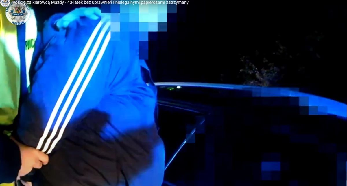 Pościg za kierowcą Mazdy we Wrocławiu. 43-latek bez prawa jazdy i z nielegalnymi papierosami zatrzymany przez policję