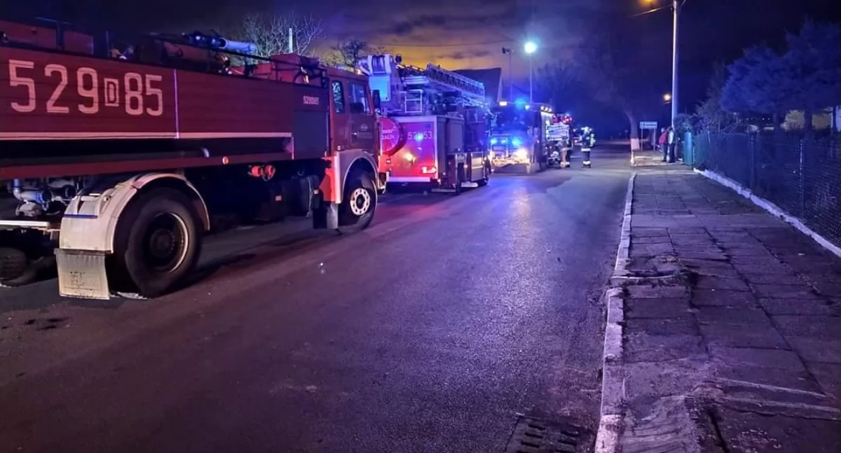 Tragiczny pożar w Niemilu. Mężczyzna zmarł przez toksyczny dym. Strażacy apelują o montaż czujek