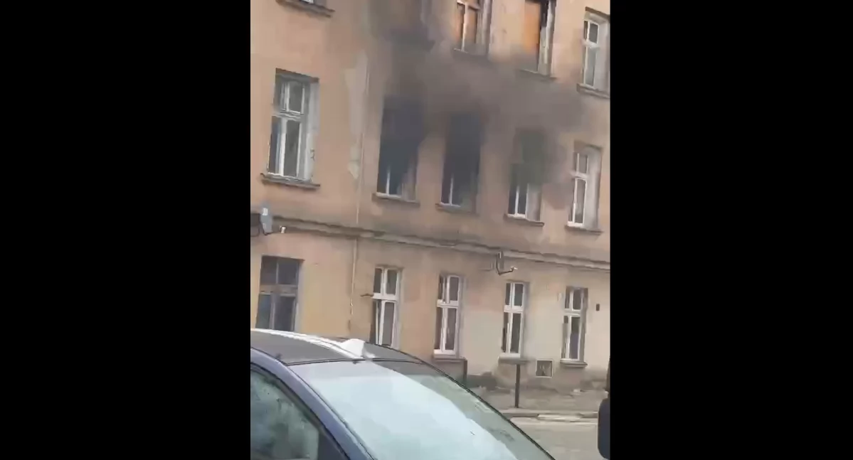 Pożar w kamienicy na Przedmieściu Oławskim. Ewakuowano 30 mieszkańców, jedna osoba w szpitalu