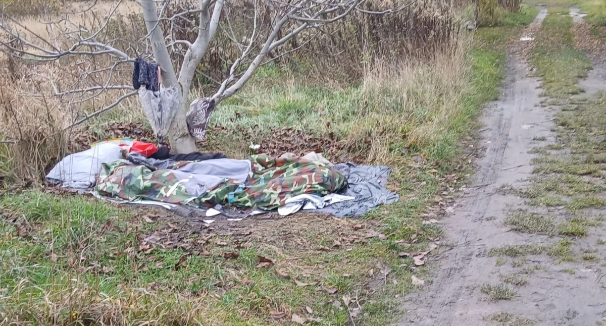 Post, który obudził osiedle. W cieniu szpitala, w świetle ludzkiej dobroci. Stabłowice walczą o Panią Karolinę