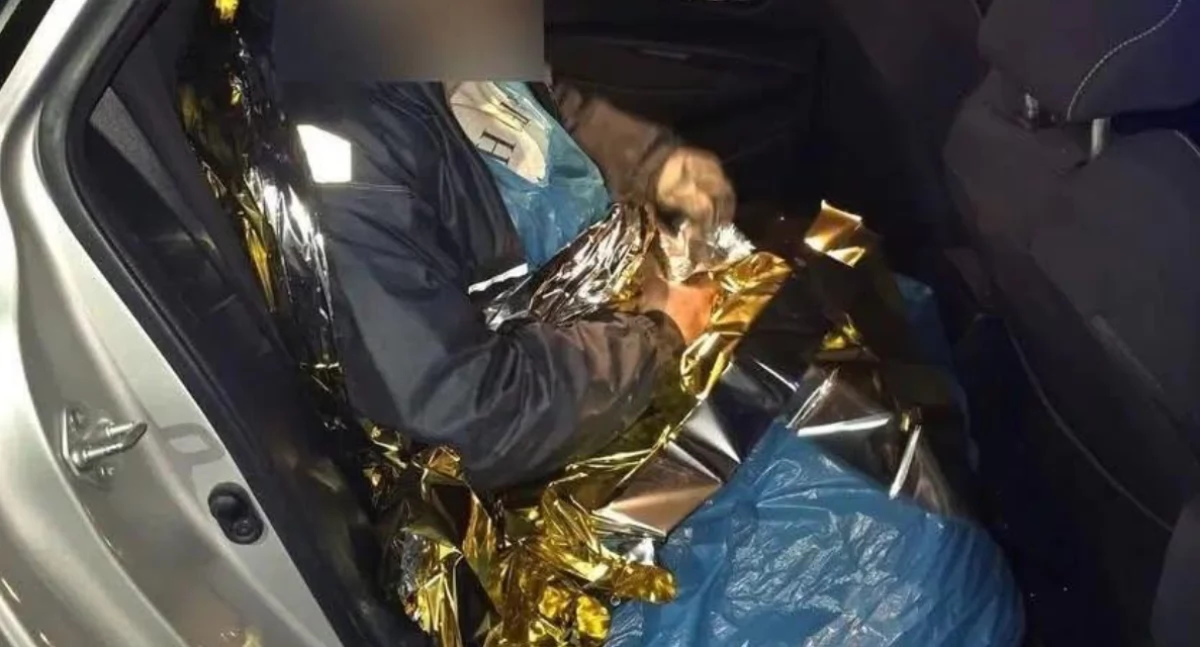 Nocny marsz w mrozie. Policjanci z Legnicy uratowali wyziębionego mężczyznę