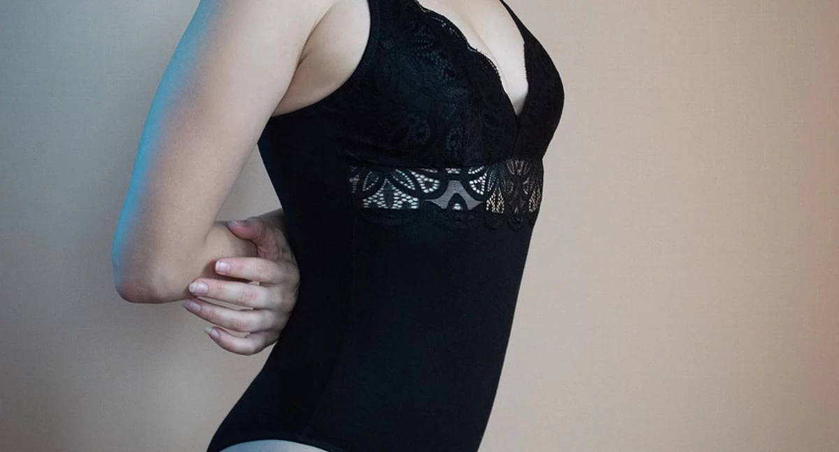 Body wyszczuplajace pod sukienkę – przyjaciel każdej pani