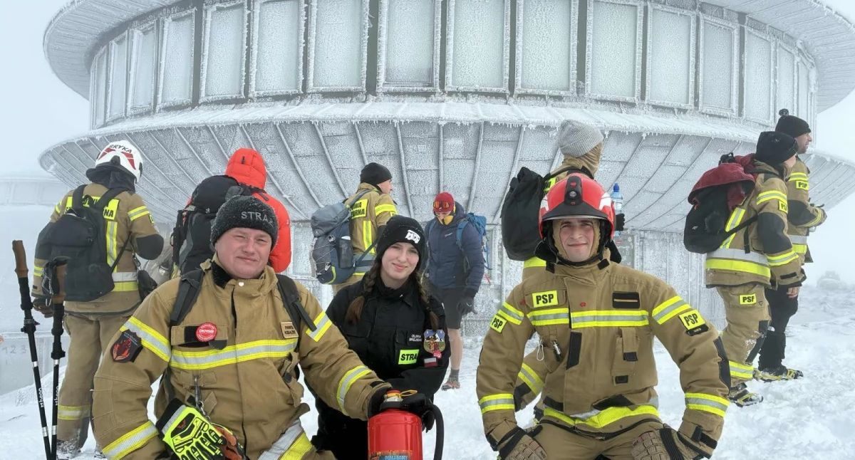 24wroclaw, Strażacy zdobyli Śnieżkę Marysi Dolny Śląsk czele wyprawy pełnej dobra solidarności ogromnych - zdjęcie, fotografia