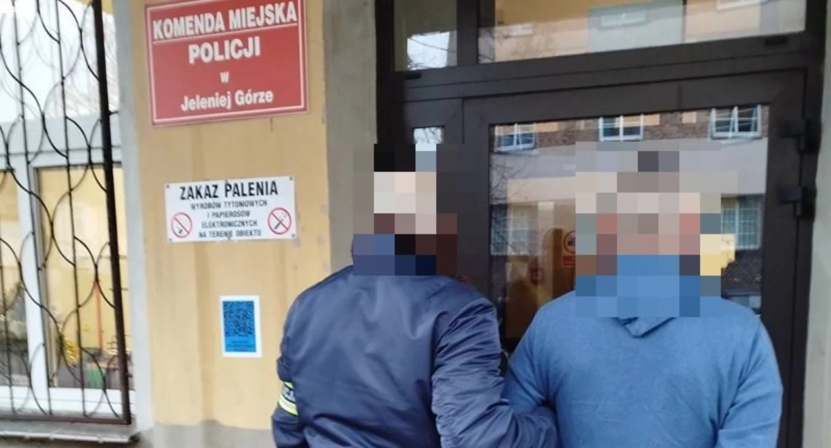 Interwencje, parkingu sklepowym Jeleniej Górze latek zatrzymany rozbój - zdjęcie, fotografia