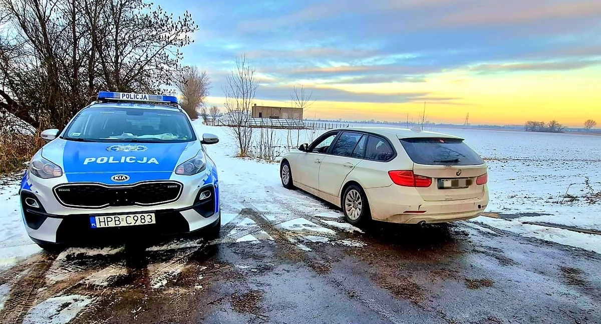 Interwencje, Pijany kierowca pędził przez wieś Policja przerwała niebezpieczną jazdę - zdjęcie, fotografia