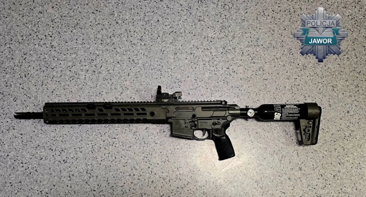 Interwencje, Nocna strzelanina Jaworze Zdradził pocisku Błyskawiczne ustalenia skuteczna akcja policji - zdjęcie, fotografia