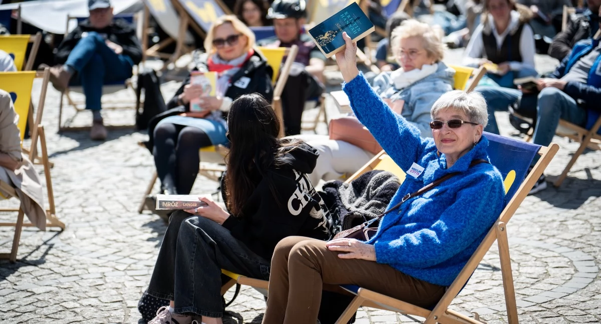 24wroclaw, Wrocław pobił rekord czytania osób książkami Placu Solnym - zdjęcie, fotografia