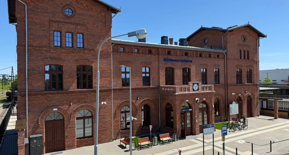 24wroclaw, Zabytkowy dworzec Oleśnicy odzyskał blask Historyczny obiekt stał nowoczesnym centrum miasta - zdjęcie, fotografia
