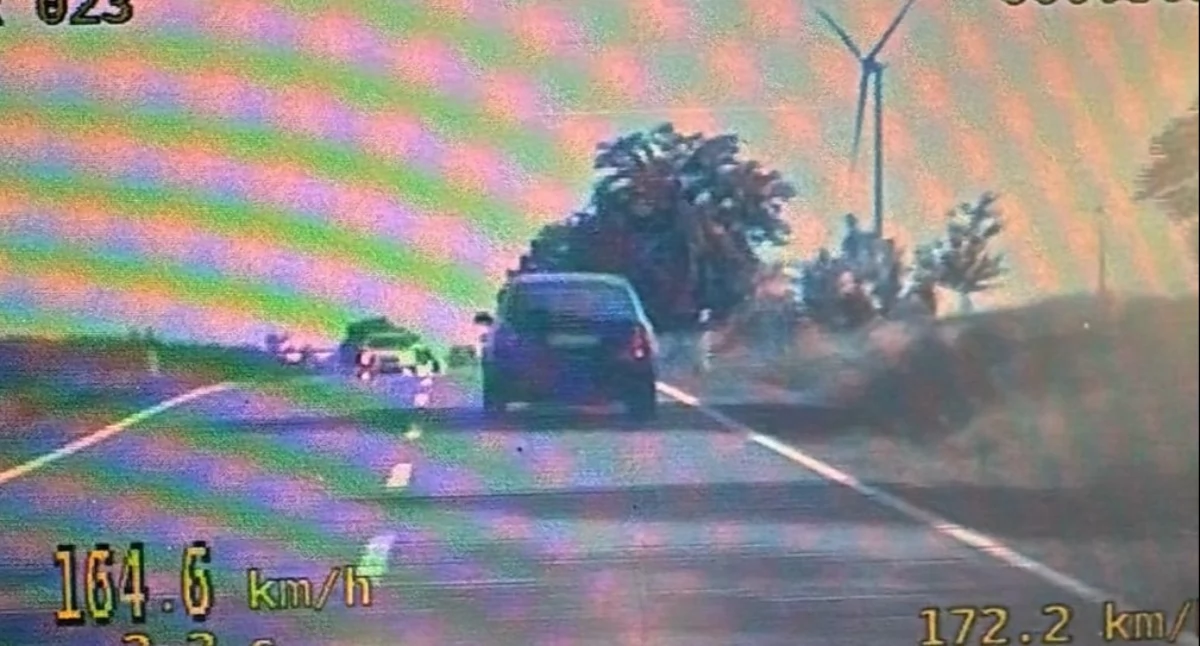Interwencje, Brawura drogach powiatu oławskiego Dwóch kierowców straciło prawo jazdy skrajną prędkość - zdjęcie, fotografia