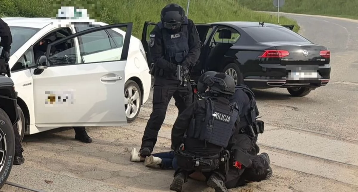 Interwencje, Groźby nożem porwanie brutalne pobicie kłótni pracy Policja zatrzymała trzech obcokrajowców - zdjęcie, fotografia