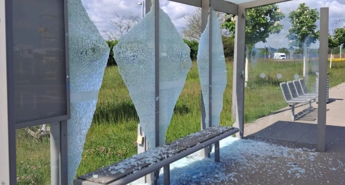 Interwencje, Wrocław zmaga prawdziwą falą wandalizmu Setki tysięcy złotych strat reakcję świadków - zdjęcie, fotografia