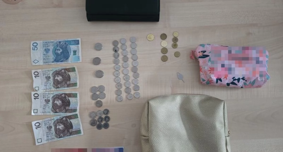 Interwencje, Włamał szafki koleżanki zabrał rzeczy spodziewał policjanci szybko zapukają drzwi - zdjęcie, fotografia