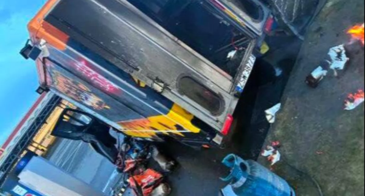  Pożary, Pożar trucka znanego freak fightera Wrocławiu Właściciele podejrzewają podpalenie nagroda pomoc ustaleniu sprawców - zdjęcie, fotografia