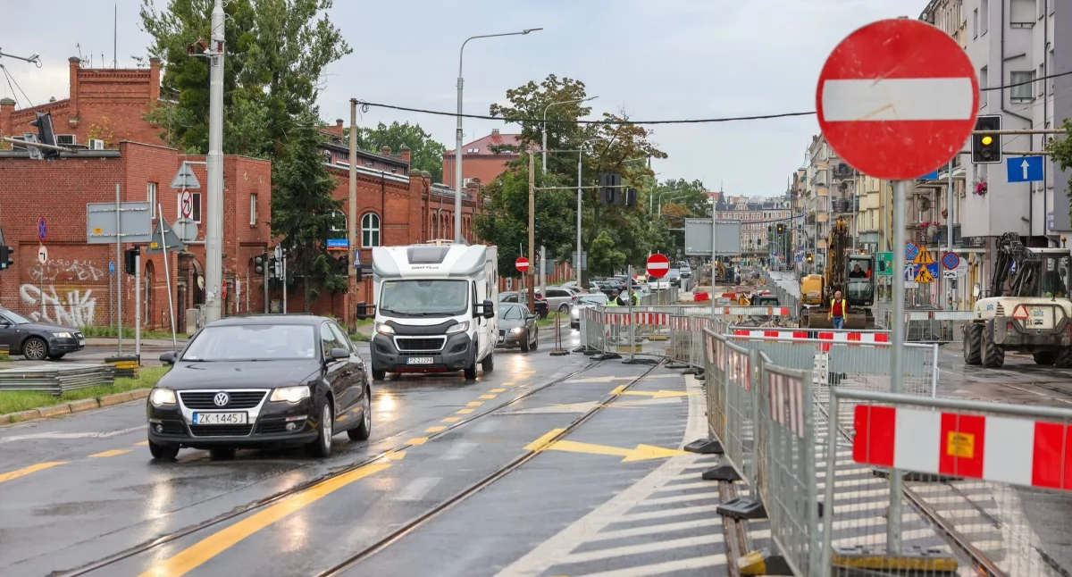 Pierwszy dzień nowych zasad ruchu na ul. Trzebnickiej. Kierowcy muszą przygotować się na zmiany
