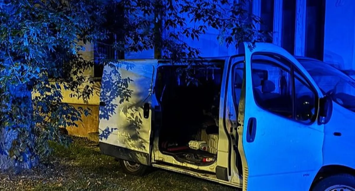 Uciekał skradzionym autem przed policją. Miał trzy zakazy prowadzenia, narkotyki i 13 zarzutów