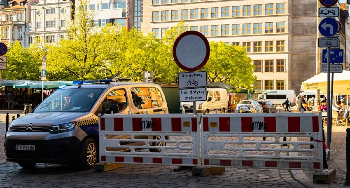 Zmiana zasad na Placu Solnym. W weekendy kierowcy wjadą tylko do godz. 18