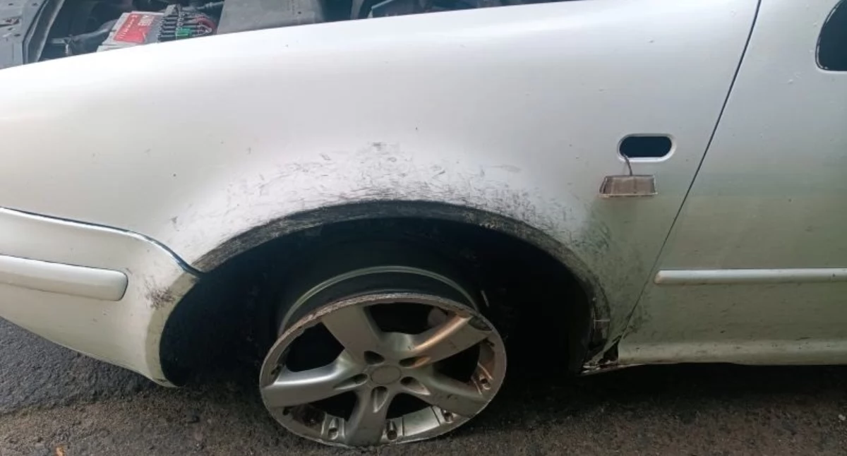 Uciekał przed policją i niemal potrącił funkcjonariuszy. 28-latek z dożywotnim zakazem trafił do aresztu