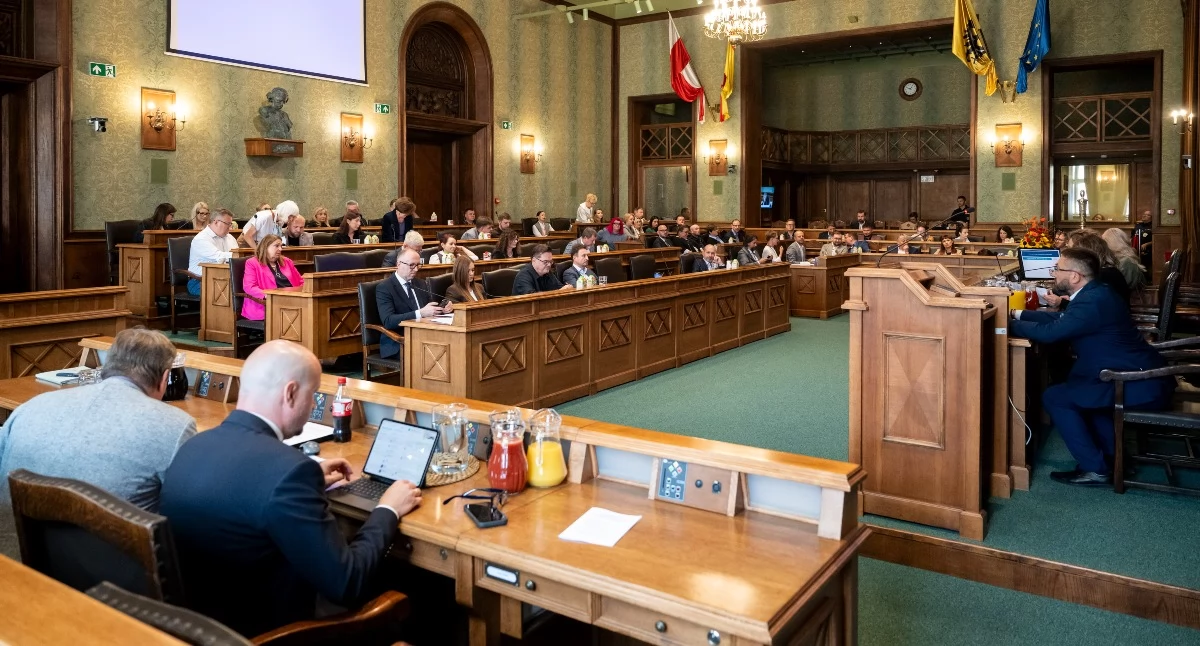 24wroclaw, Wrocław zmienia nazwy placów skwerów „Orzech” Maurycy Matki Niepodległości - zdjęcie, fotografia