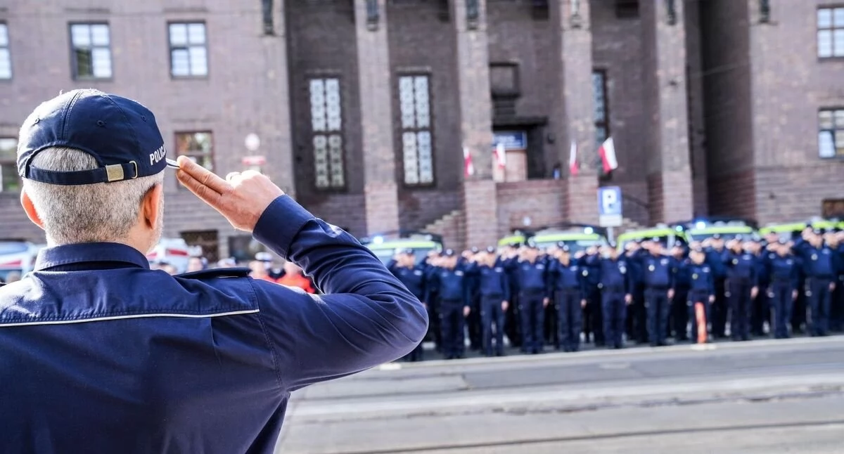 Policjanci w całej Polsce oddali hołd poległemu funkcjonariuszowi. Podkom. Natan Sieroń zginął na służbie