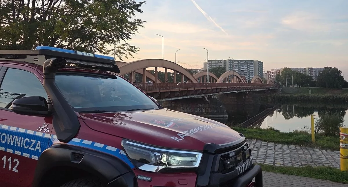 Alarm na wrocławskich mostach. Służby szukały osoby w kryzysie