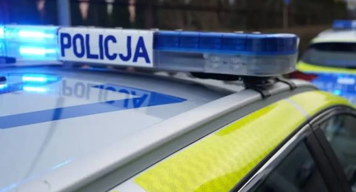 Dwa mandaty dla 17-latka. Na hulajnodze jechał z kolegą i zderzył się z autem