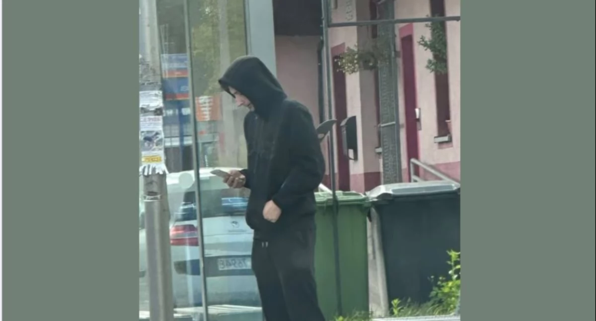 Zdjęcie mężczyzny z maczetą wywołało niepokój na Zakrzowie. Policja sprawdza zgłoszenie