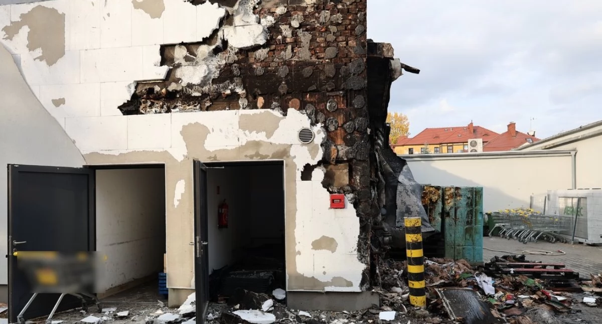 Podpalił Biedronkę pełną ludzi. Był pijany i pod wpływem narkotyków. Ogień uszkodził instalację gazową