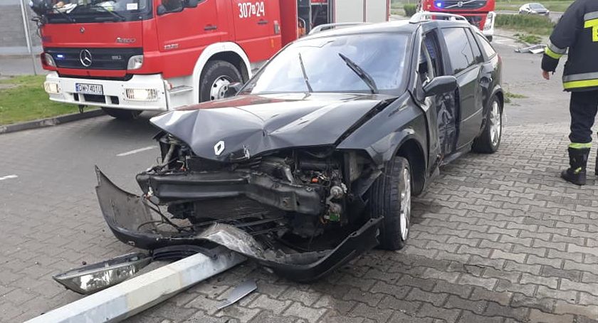 samochód po wypadku