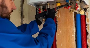 Jakie produkty są niezbędne przy montażu systemów grzewczych i sanitarnych?