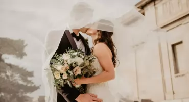 Emocje, światło, detale – co sprawia, że zdjęcia ślubne są naprawdę wyjątkowe?
