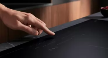 Lepsza ochrona przed zarysowaniami i efektywne gotowanie z płytą Electrolux SaphirMatt SE.