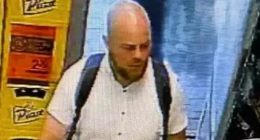 Pobicie obywatela Ukrainy w sklepie na Gajowicach we Wrocławiu. Policja publikuje wizerunki podejrzanych