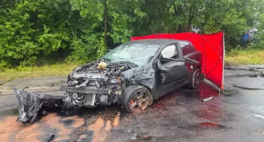 Tragiczny wypadek na ul. Nowodworskiej w Legnicy. 38-letni kierowca zginął na miejscu
