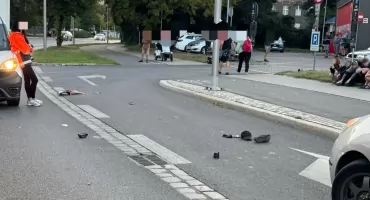 Koszmarny wypadek na Dyrekcyjnej. Motocyklista, który trzykrotnie złamał sądowy zakaz prowadzenia, potrącił pieszego i próbował uciec
