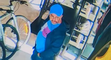 Zuchwała kradzież w centrum Wrocławia. Policja ściga złodzieja roweru za 70 tys. zł