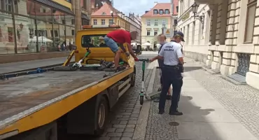 Zgłoś miejsca, w których użytkownicy często źle parkują hulajnogi. Wrocław uruchomił specjalny formularz