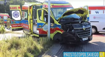 Groźny wypadek na obwodnicy Opola. Ratowniczka wypadła przez szybę karetki