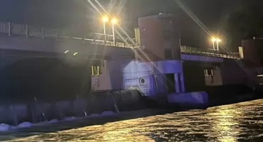 Dramat nad Odrą i walka o życie. 27-latek uratowany po skoku z jazu Opatowice